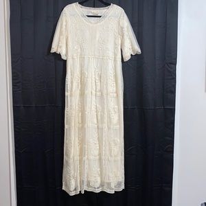 This is a beautiful off white maxi dress, from Orange creek in a size S/M.